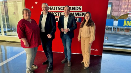Gruppenbild mit Cornelia Ott, Bernd Lange, Maximilian Schmidt und Leyla Hatami (v.l.n.r.), die bei der Europawahl 2024 kandidieren